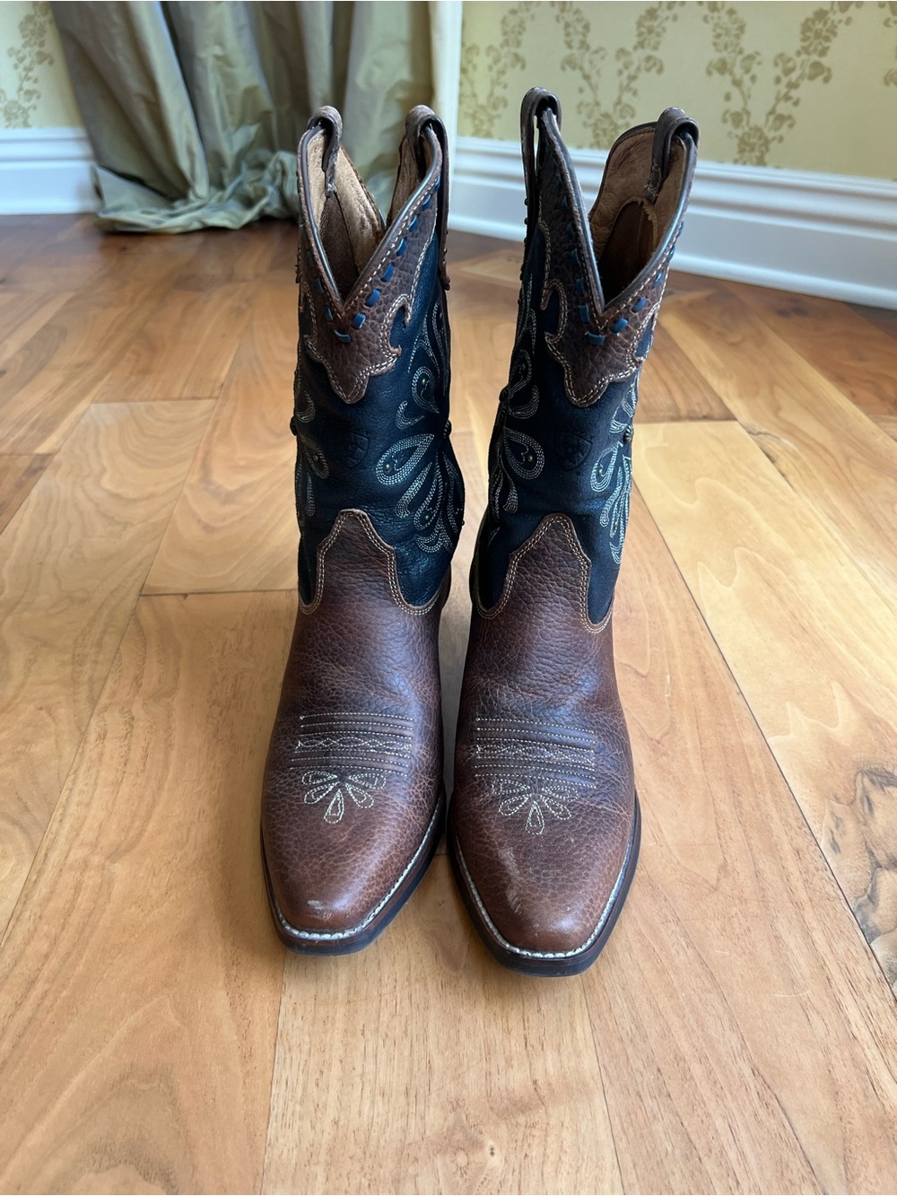 Women’s Size 8.5 Ariat Daisy Western Cowboy Boots - Picture 2 of 16